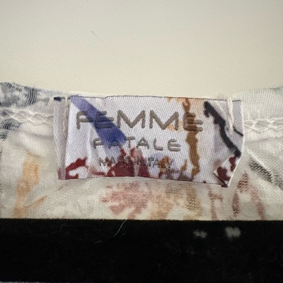 Femme Fatale Abstract Print Long Sleeve Top - Picture 2 of 6